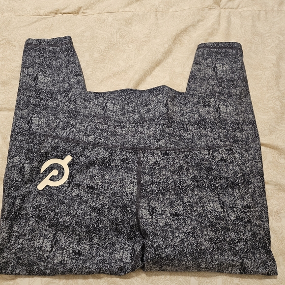 Peloton Bundle Leggings Small. First Is Reversable. - Picture 7 of 9